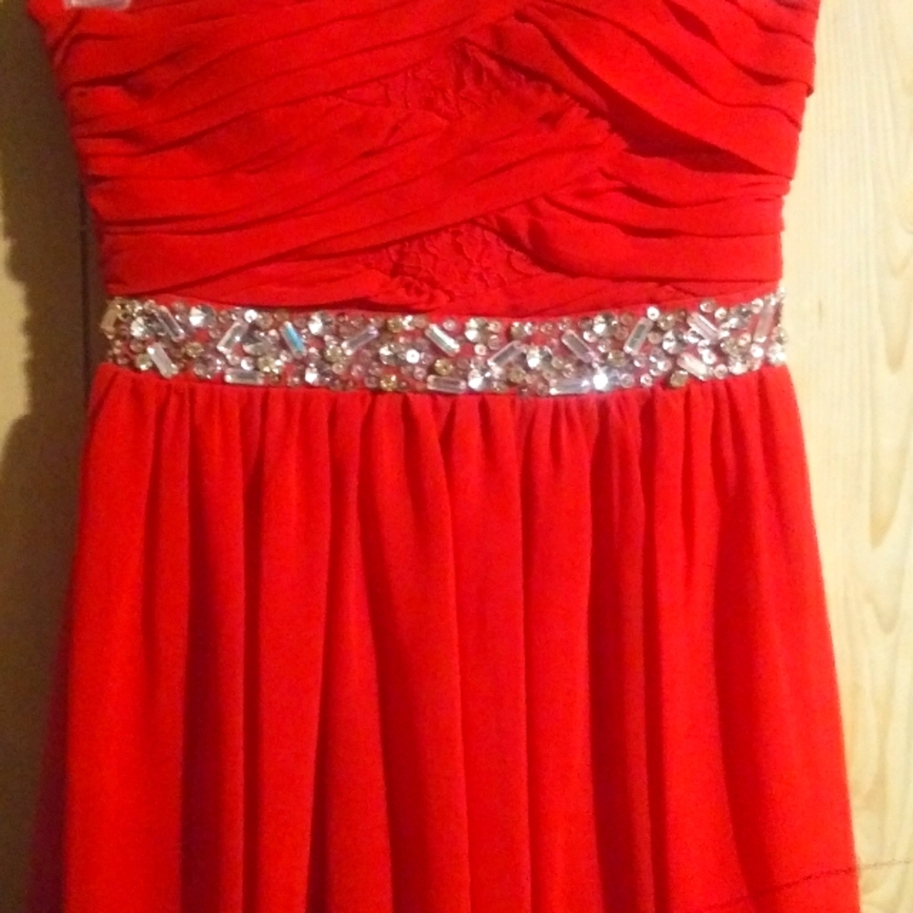 Womens Size 5 Red Sleeveless Formal Gown